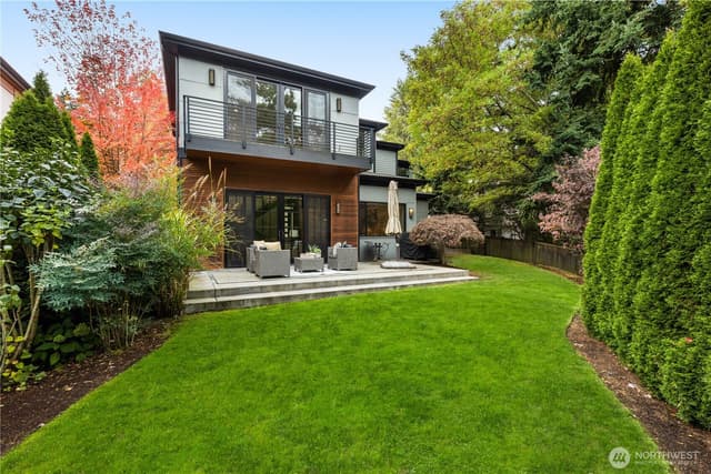Property photo for 7002 93rd Avenue SE, Mercer Island photo 2