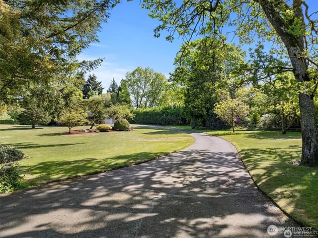 Property photo for 11411 Clovercrest Drive SW, Lakewood photo 3
