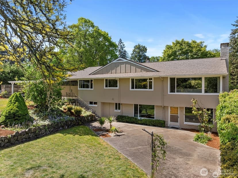Property photo for 11411 Clovercrest Drive SW, Lakewood photo 4