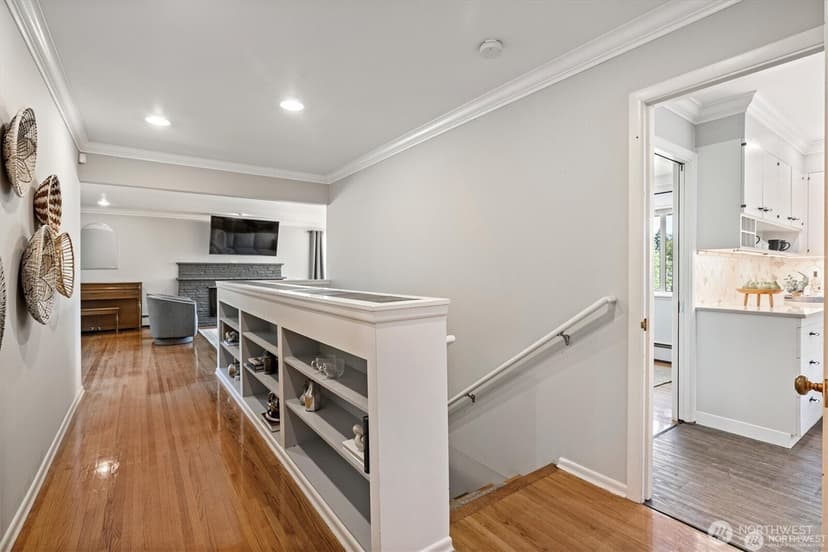 Property photo for 11411 Clovercrest Drive SW, Lakewood photo 14