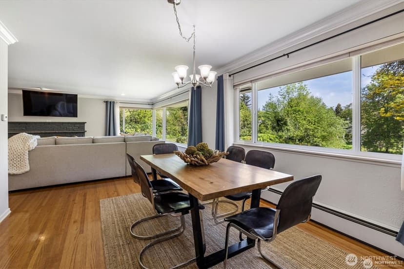 Property photo for 11411 Clovercrest Drive SW, Lakewood photo 13