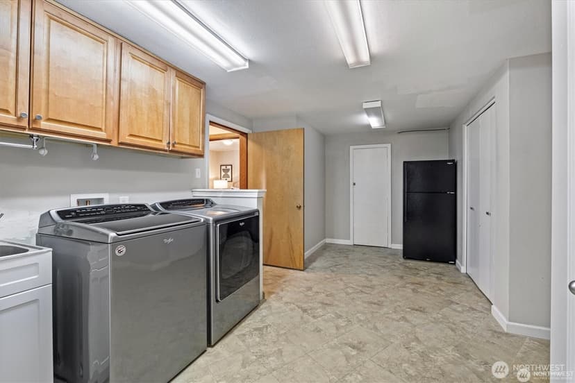 Property photo for 11411 Clovercrest Drive SW, Lakewood photo 28
