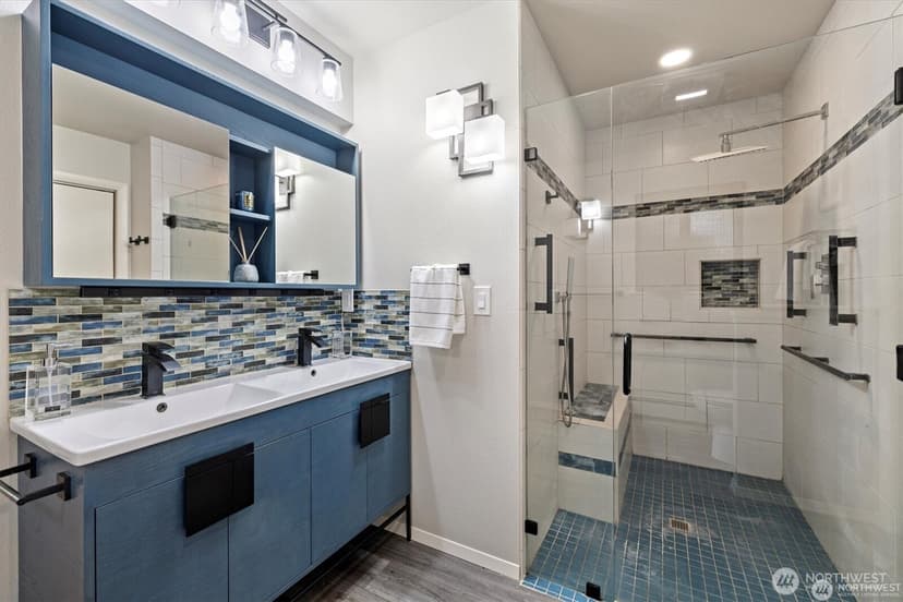 Property photo for 11411 Clovercrest Drive SW, Lakewood photo 16