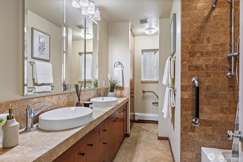 Property photo for 11411 Clovercrest Drive SW, Lakewood photo 17