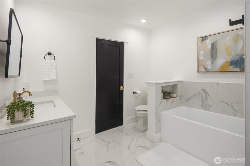 Property photo for 1014 4th Avenue N, Seattle photo 15