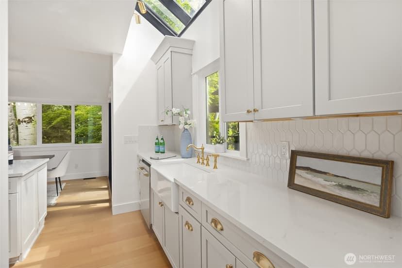 Property photo for 1014 4th Avenue N, Seattle photo 6