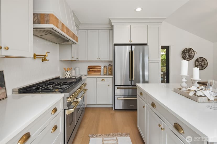 Property photo for 1014 4th Avenue N, Seattle photo 5