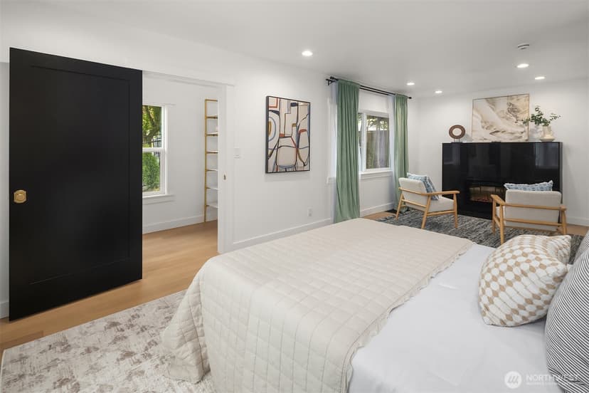 Property photo for 1014 4th Avenue N, Seattle photo 12