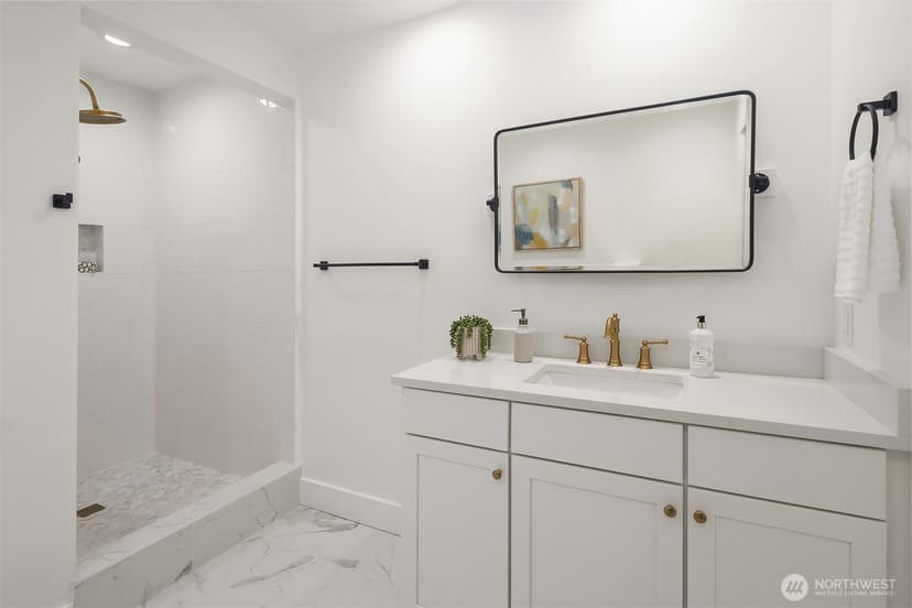 Property photo for 1014 4th Avenue N, Seattle photo 16