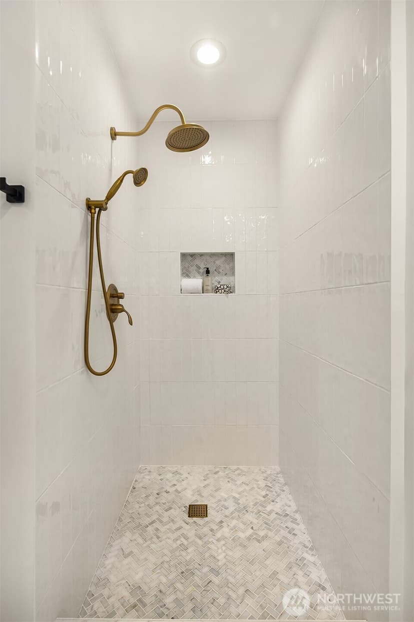 Property photo for 1014 4th Avenue N, Seattle photo 11