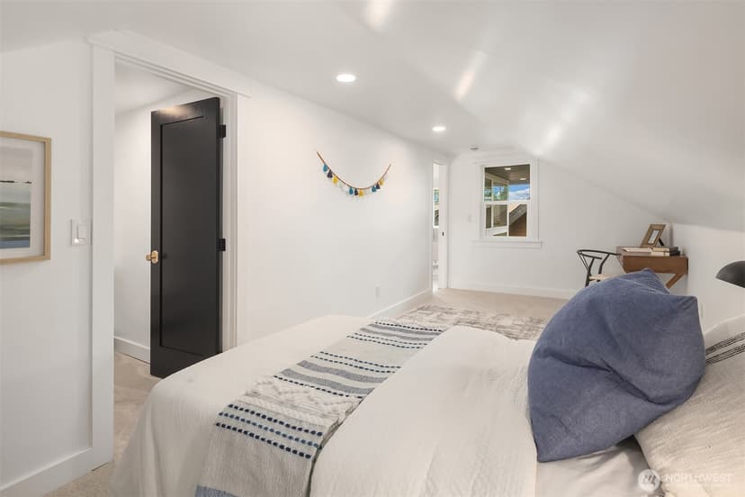 Property photo for 1014 4th Avenue N, Seattle photo 14