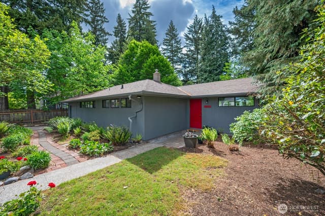Property photo for 1529 NE 107th Street, Seattle photo 4