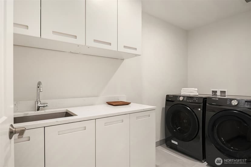 Property photo for 12516 Phinney Avenue N, Seattle photo 27