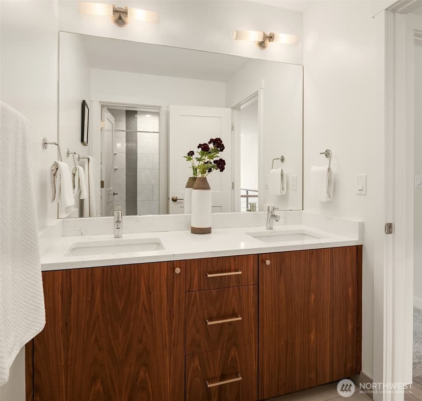 Property photo for 12516 Phinney Avenue N, Seattle photo 25