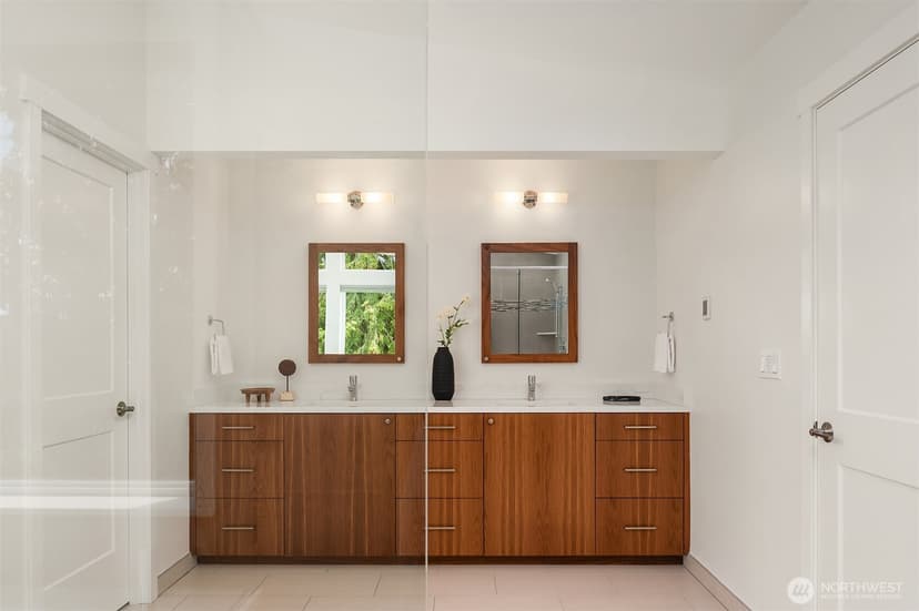 Property photo for 12516 Phinney Avenue N, Seattle photo 19