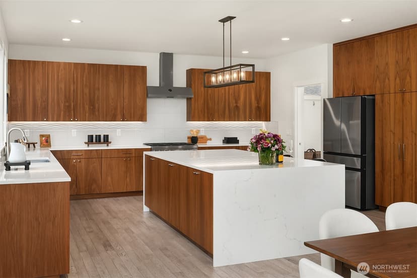 Property photo for 12516 Phinney Avenue N, Seattle photo 6