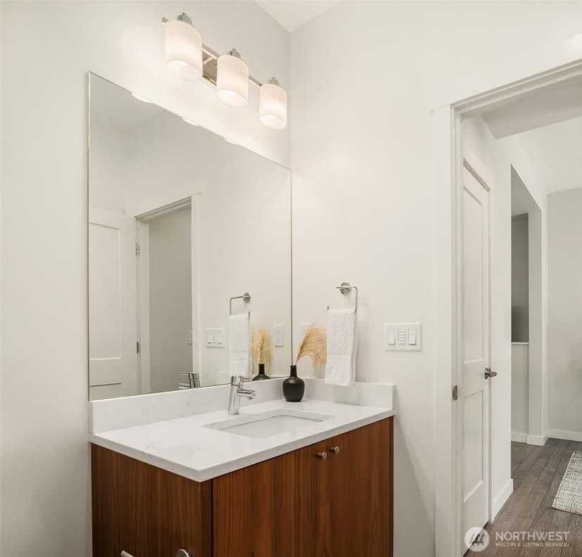 Property photo for 12516 Phinney Avenue N, Seattle photo 16