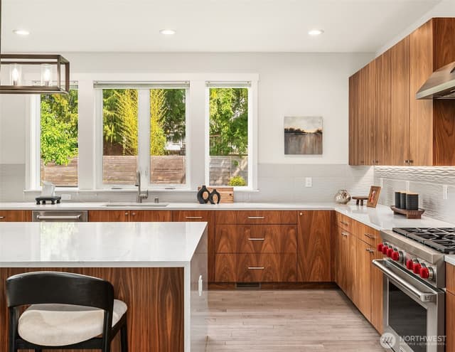 Property photo for 12516 Phinney Avenue N, Seattle photo 5