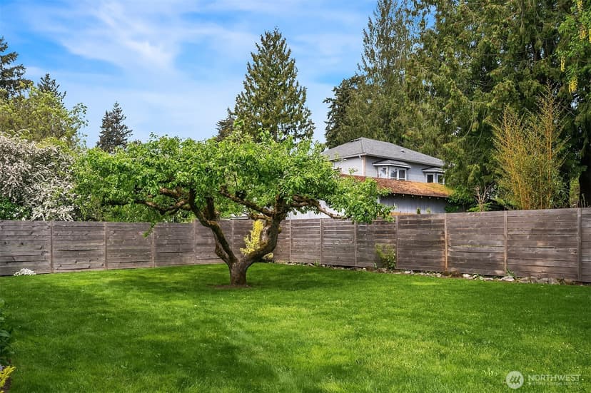 Property photo for 12516 Phinney Avenue N, Seattle photo 9