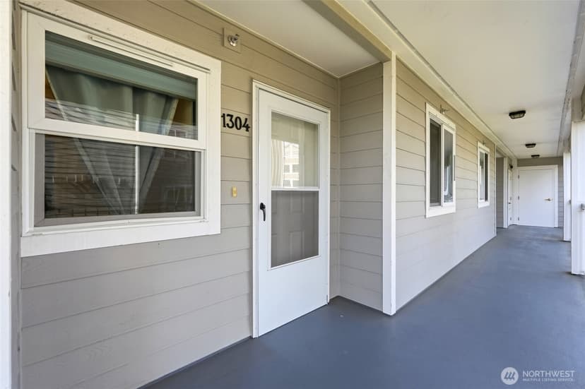 Property photo for 1318 37th Street #1304, Everett photo 2
