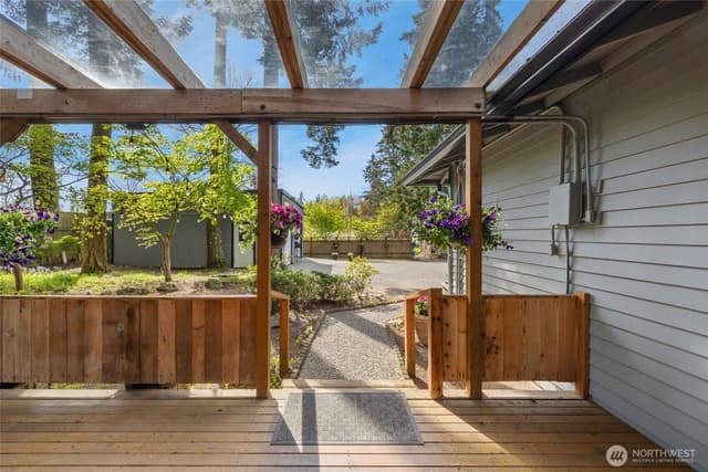 Property photo for 18320 Corliss Avenue N, Shoreline photo 3