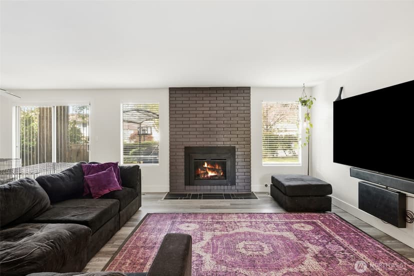 Property photo for 18320 Corliss Avenue N, Shoreline photo 6