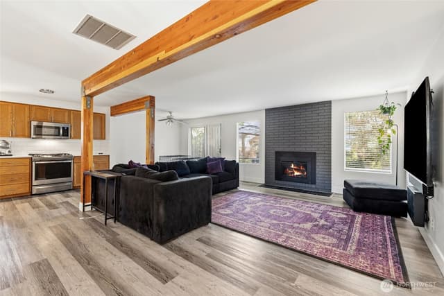 Property photo for 18320 Corliss Avenue N, Shoreline photo 5
