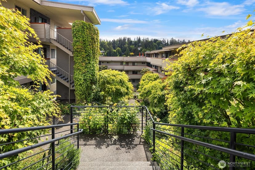 Property photo for 9951 Lake Washington Blvd NE #23, Bellevue photo 4