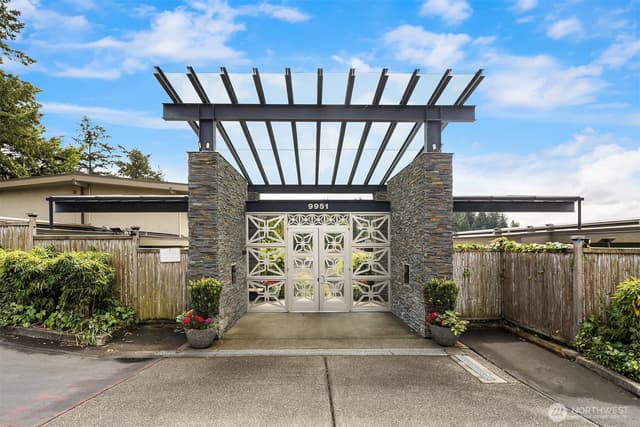 Property photo for 9951 Lake Washington Blvd NE #23, Bellevue photo 3