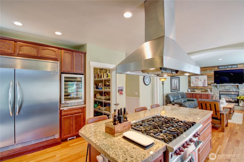 Property photo for 18033 3rd Avenue NE, Arlington photo 7
