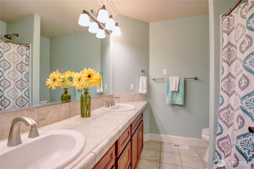 Property photo for 18033 3rd Avenue NE, Arlington photo 27