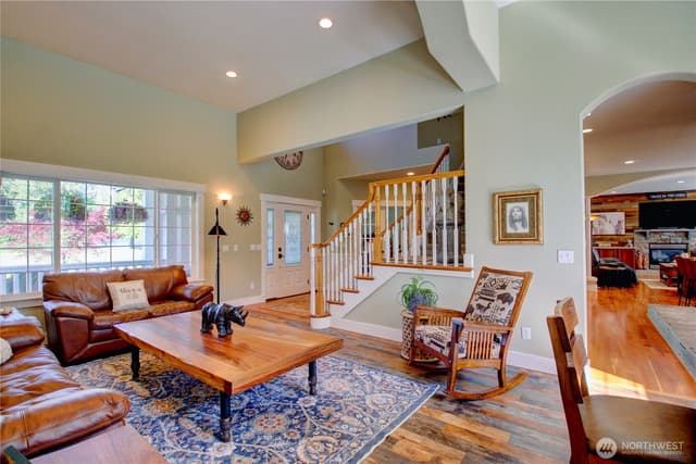 Property photo for 18033 3rd Avenue NE, Arlington photo 4