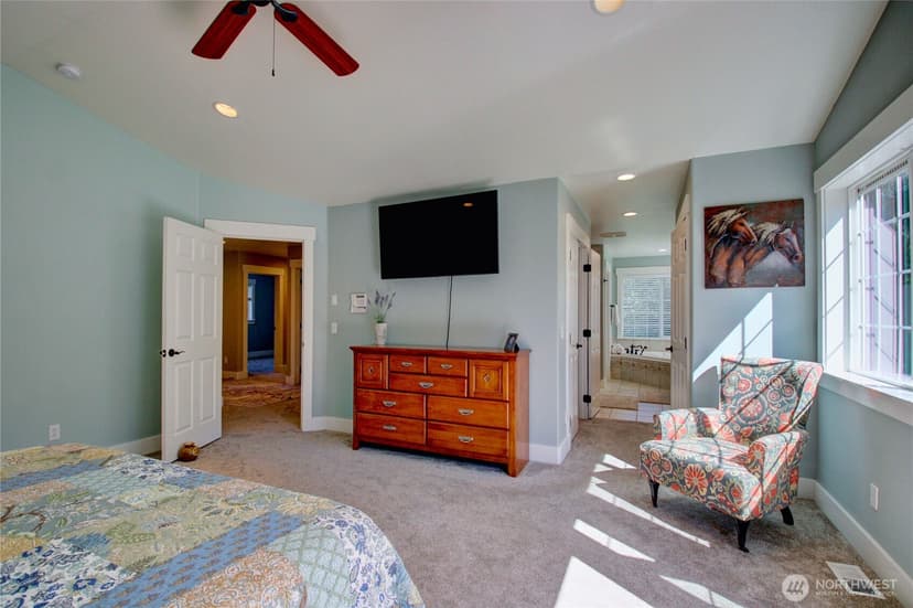 Property photo for 18033 3rd Avenue NE, Arlington photo 18