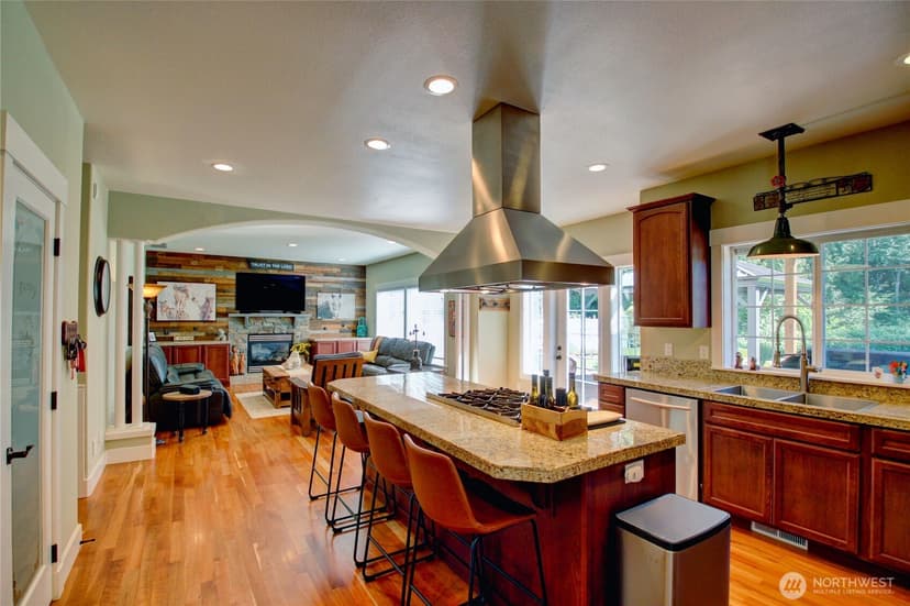 Property photo for 18033 3rd Avenue NE, Arlington photo 6