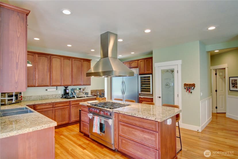 Property photo for 18033 3rd Avenue NE, Arlington photo 8