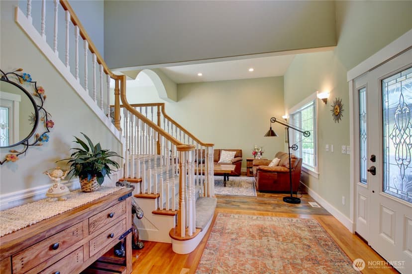 Property photo for 18033 3rd Avenue NE, Arlington photo 3