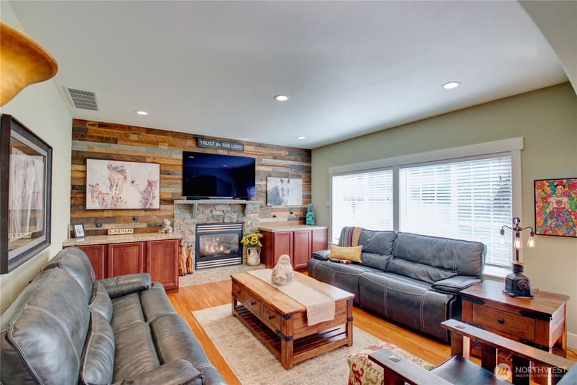 Property photo for 18033 3rd Avenue NE, Arlington photo 9