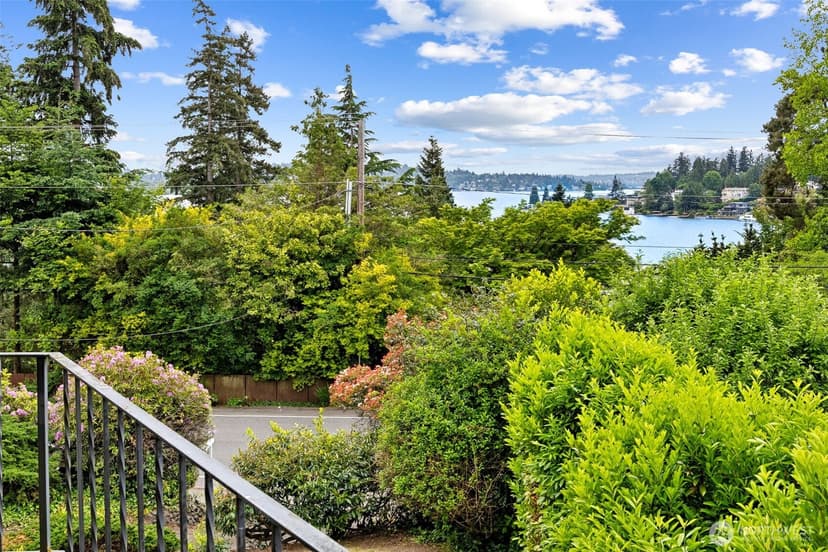 Property photo for 9510 Lake Washington Boulevard NE, Bellevue photo 5