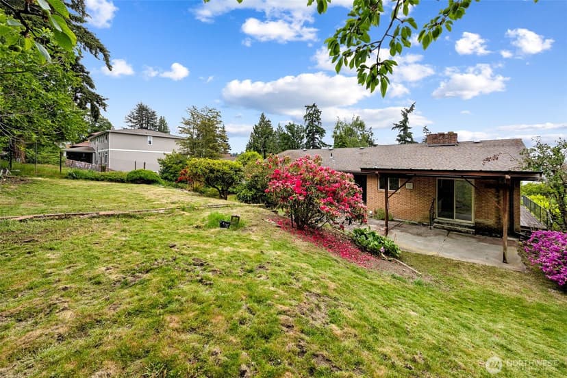 Property photo for 9510 Lake Washington Boulevard NE, Bellevue photo 23