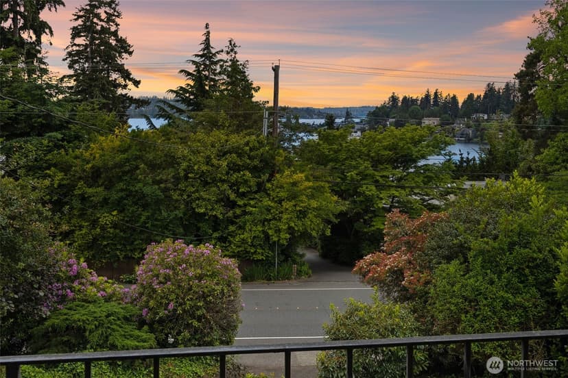 Property photo for 9510 Lake Washington Boulevard NE, Bellevue photo 7