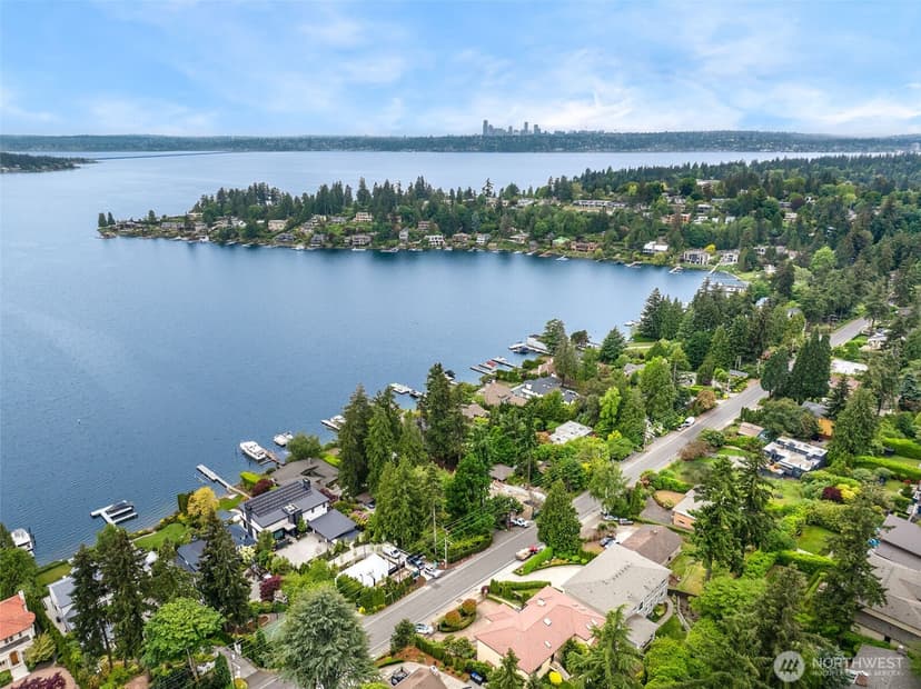 Property photo for 9510 Lake Washington Boulevard NE, Bellevue photo 9