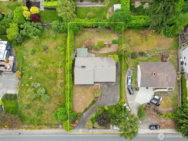 Property photo for 9510 Lake Washington Boulevard NE, Bellevue photo 2