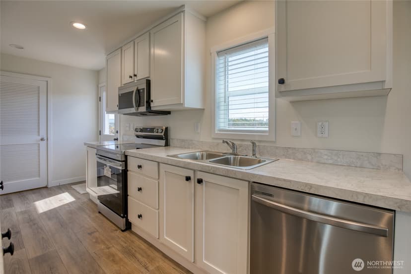 Property photo for 1414 Storm King Avenue SW, Ocean Shores photo 12