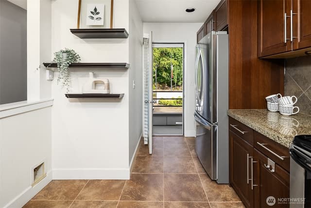 Property photo for 17001 Inglewood Road NE #M211, Kenmore photo 5