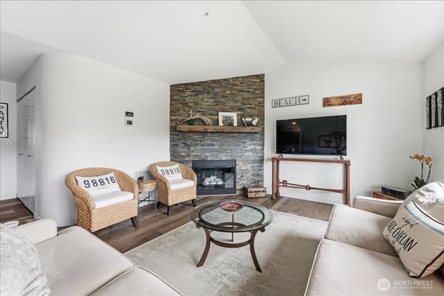 Property photo for 808 W Manson Highway #B303, Chelan photo 3