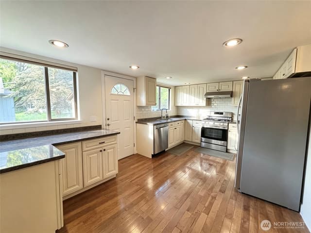 Property photo for 1836 NE 16th Street, Renton photo 5