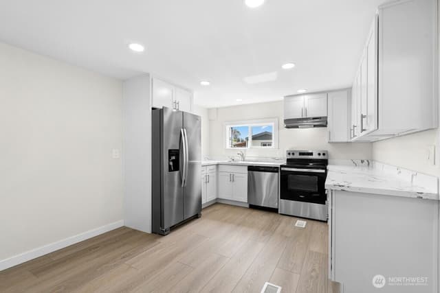 Property photo for 12200 Stone Avenue N #38, Seattle photo 4