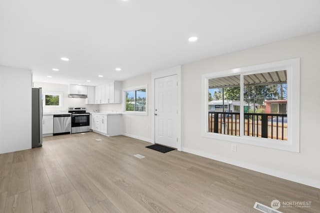 Property photo for 12200 Stone Avenue N #38, Seattle photo 5