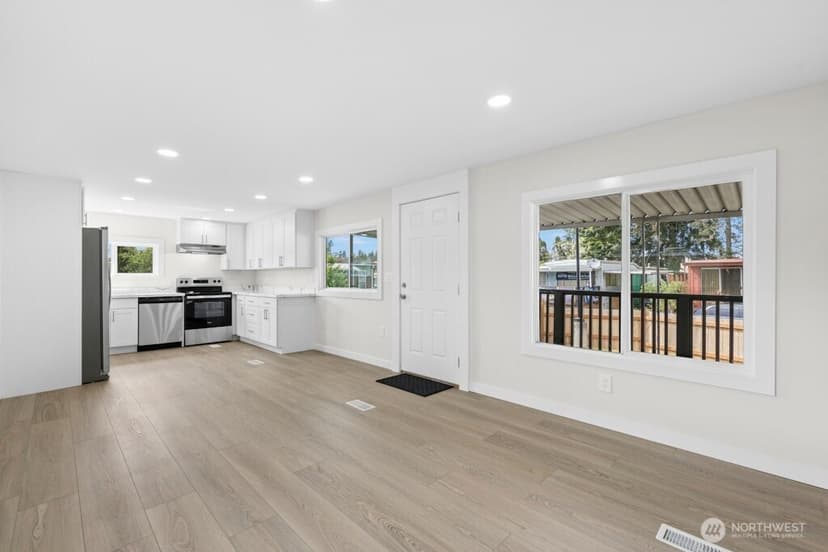 Property photo for 12200 Stone Avenue N #38, Seattle photo 5