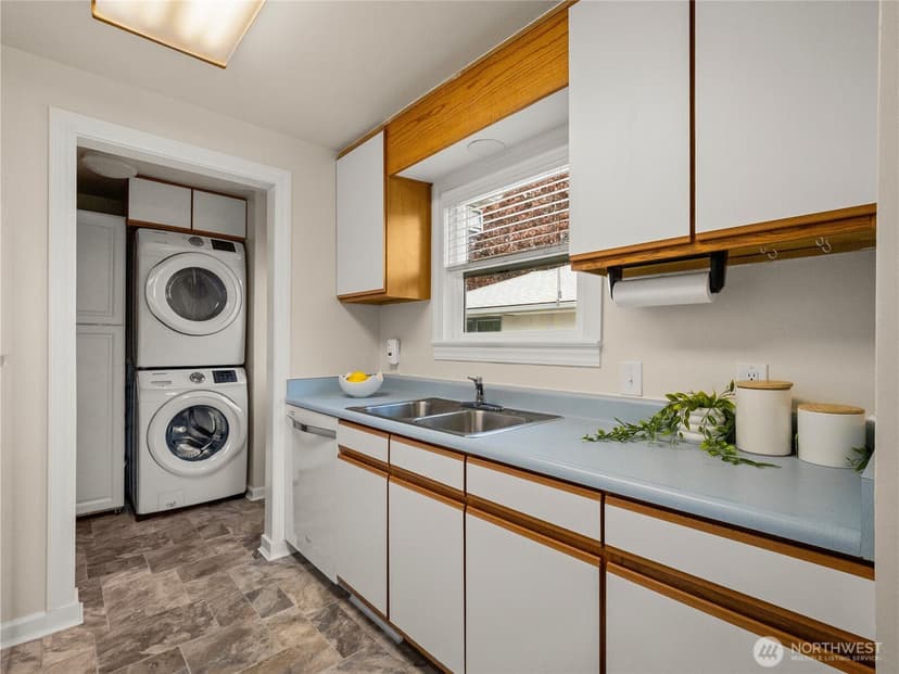 Property photo for 2402 N Stevens Street, Tacoma photo 10